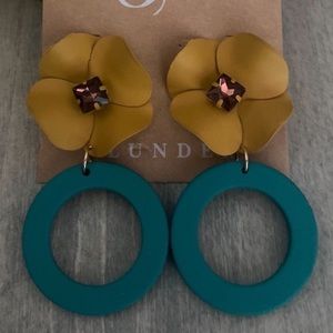 Plunder Genesis Earrings mustard metal flower